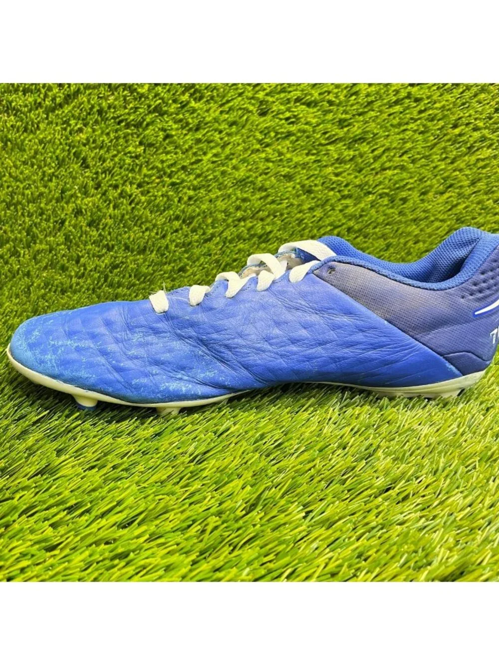 Nike Tiempo Legend 8 Club MG Mens Size 11.5 Blue Running Soccer Cleats Shoes